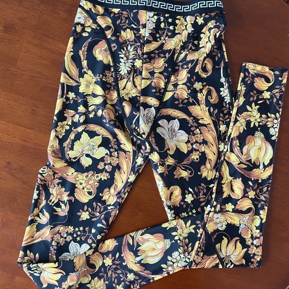 VERSACE BAROCCO Leggings worn once!